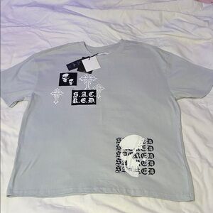 Gray Graphic Tee with Skull Design